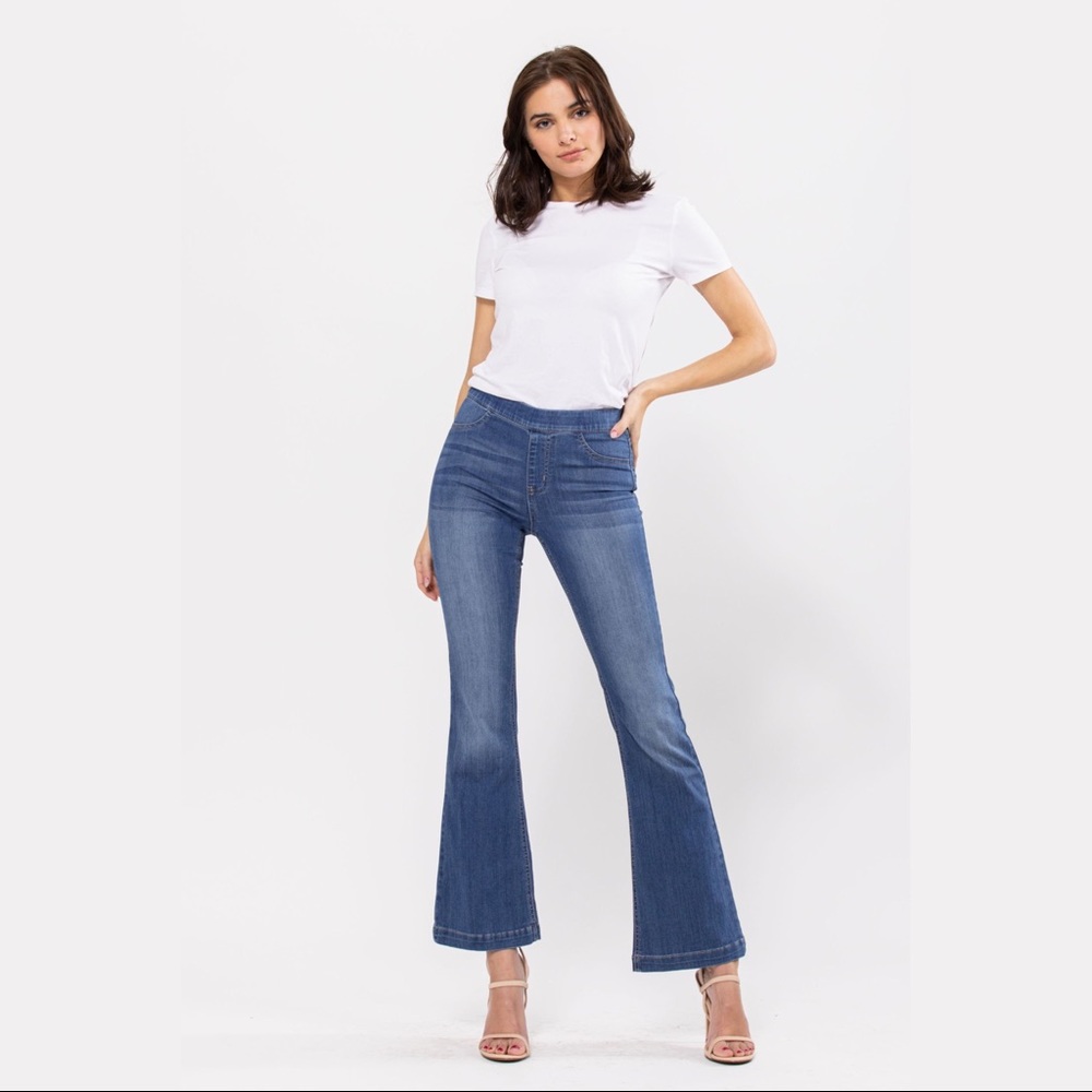 Cello Jeans Pull On Flare Petite 30” Medium wash - Picture 5 of 13